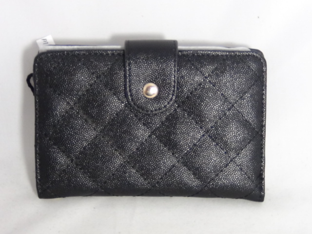 BLACK SMALL WALLET WITH TUFTED DESIGN | Lindas Jewelry